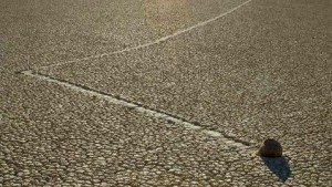 Las piedras reptantes del Valle de la Muerte, ¿un misterio aclarado? 