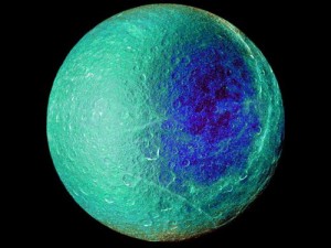 Rhea, vista por Cassini como nunca