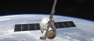 La nave espacial Dragon empieza su trayecto de retorno