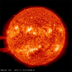NASA logra grabar prominencia solar gigante