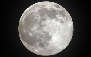 Descubrimiento de agua en la Luna ilusiona a “colonizadores”