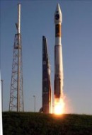 Orbitador de la NASA descubre grandes masas de hielo bajo la superficie de Marte